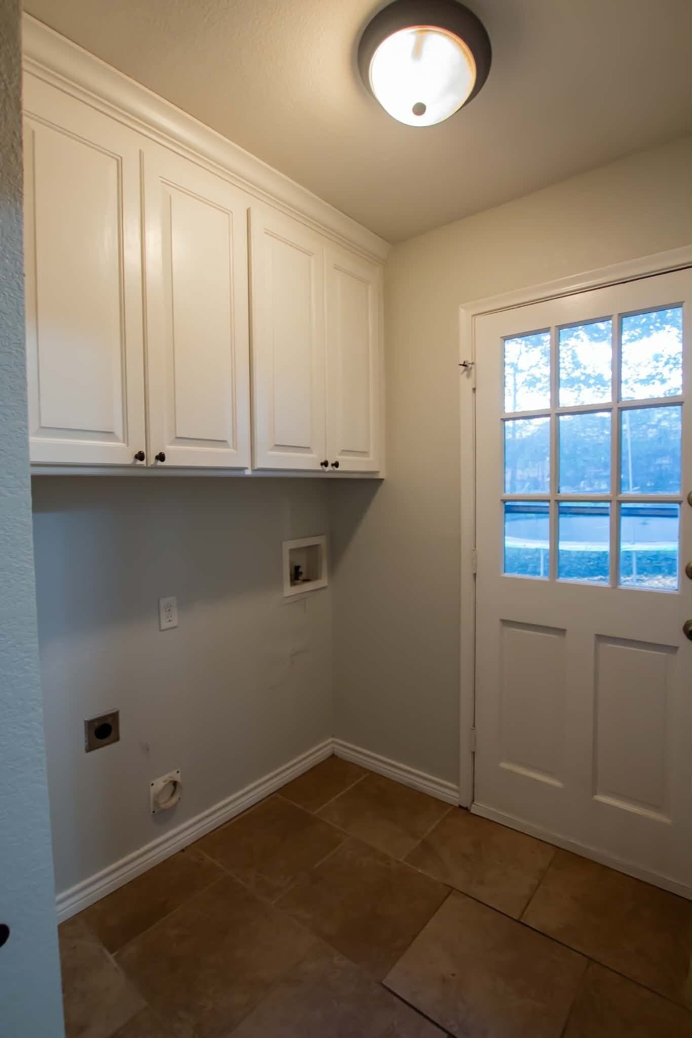 Building Photo - 2110 Inwood Cir