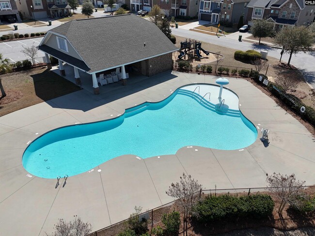 Building Photo - 819 Queenshire Ln