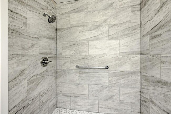 Building Photo - 4313 Tahitian Gardens Cir