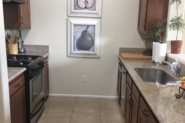 Building Photo - 5310 Colodny Dr