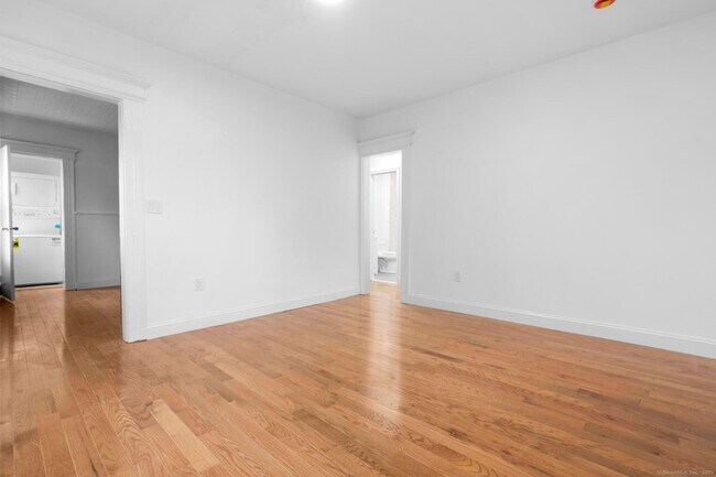 Building Photo - 565 Carroll Ave