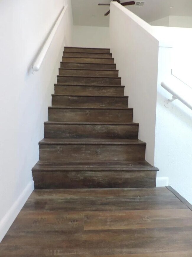 Building Photo - Renaissance Park Condo - Updated Penthouse...