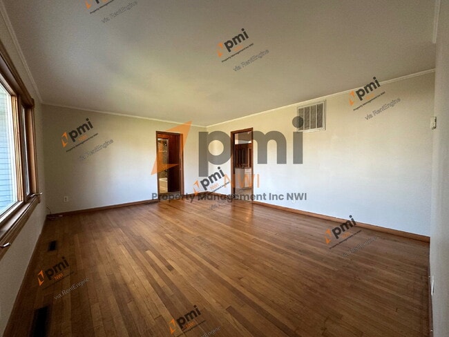 Building Photo - 202 E 250 S