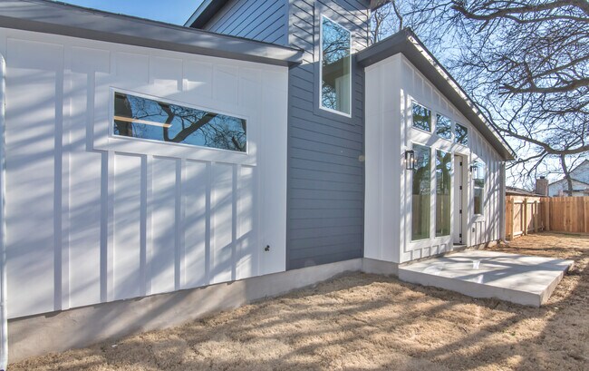 Building Photo - 8006 Gault St