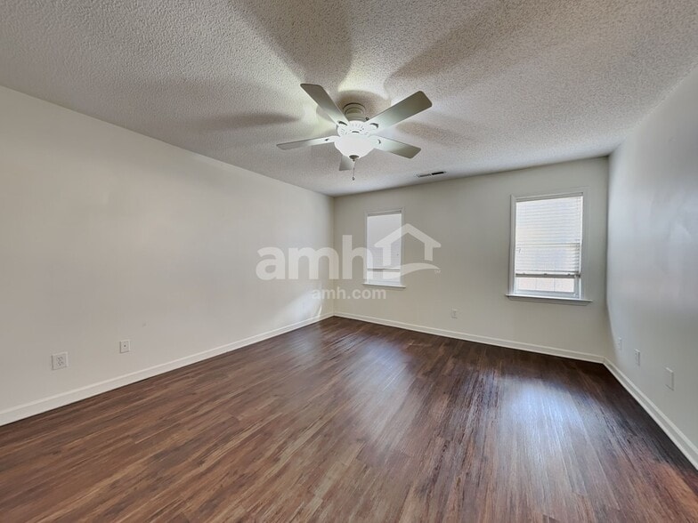 Building Photo - 115 Haven Grove Trl