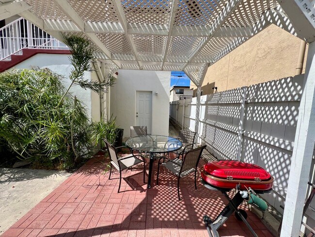 Building Photo - Prime North Park Living – Stylish Upstairs Corner 1-Bedroom!