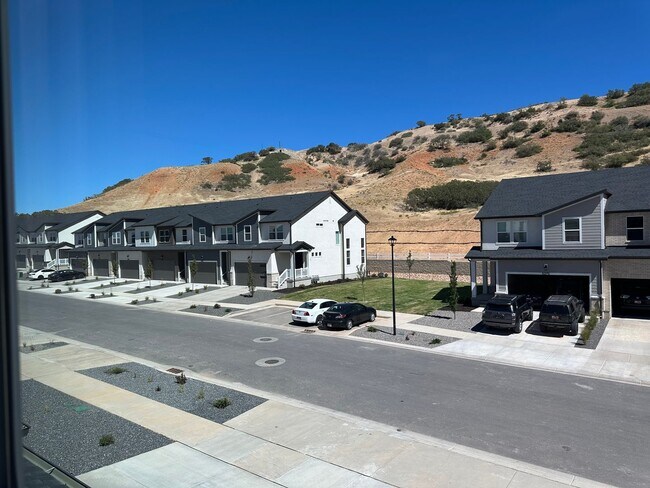 Building Photo - 5280 Acacia Dr