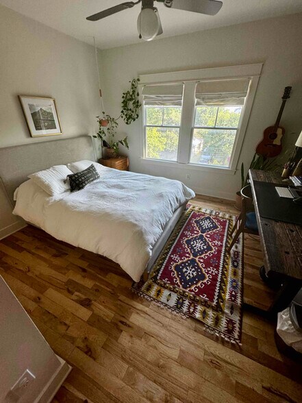 Building Photo - 2014 E 11th St