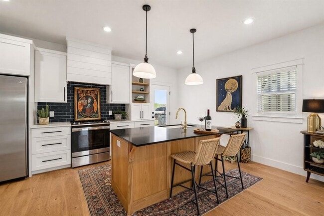 Building Photo - 416 Stagecoach Trail