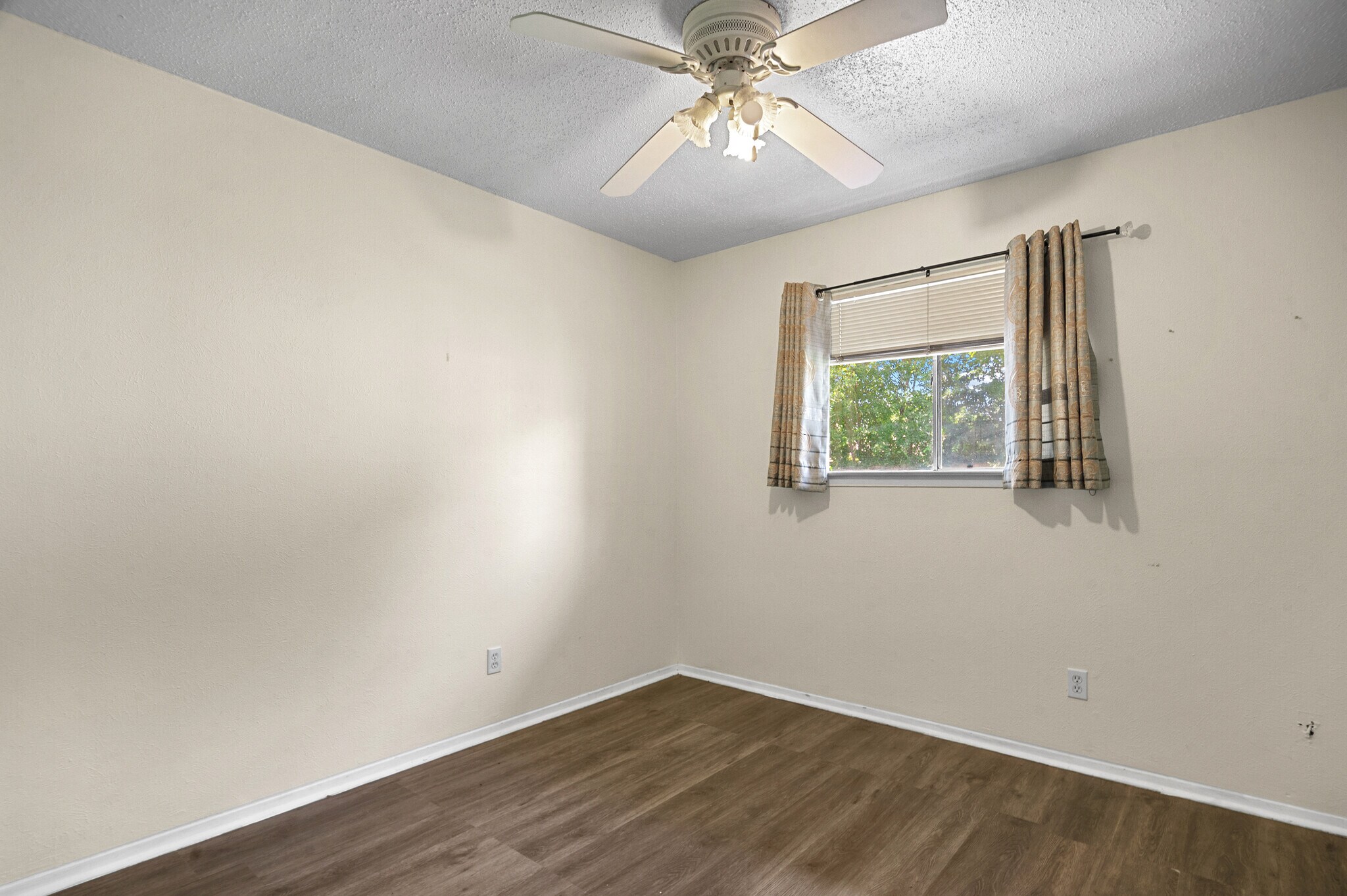 Building Photo - 2629 Peach Tree Ln