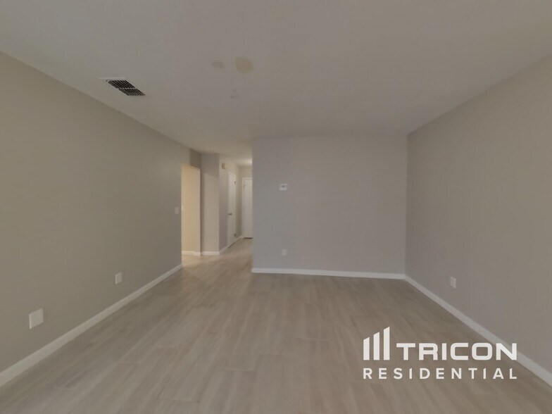 Building Photo - 1151 W Romaine Cir