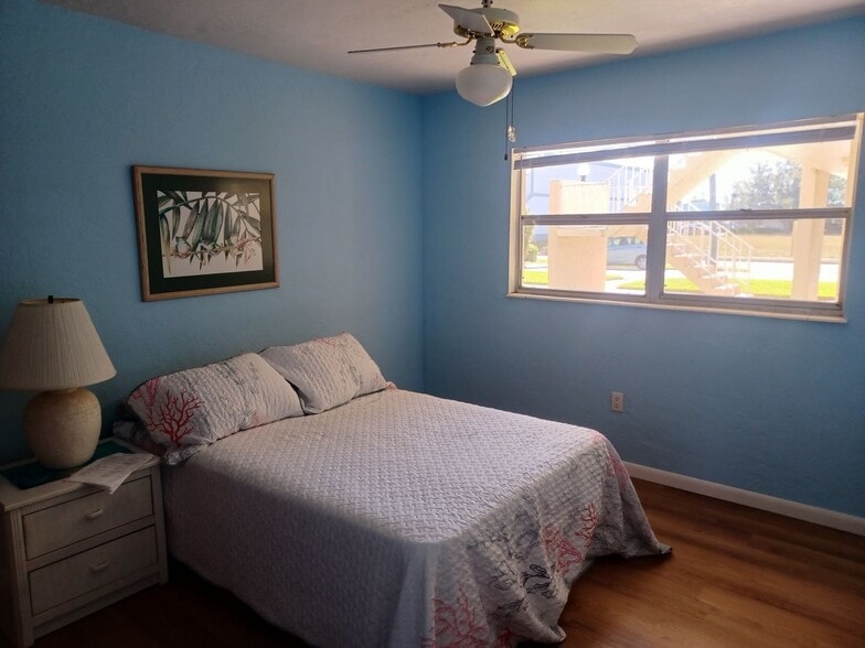 Building Photo - 909 SE 46th Ln