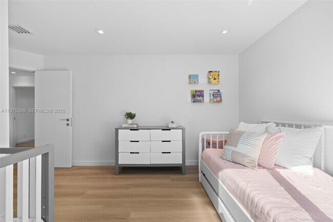 Building Photo - 1077 Golden Cane Dr