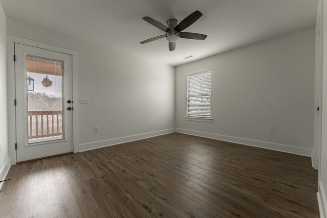 Building Photo - Beautiful Home on Two Acres