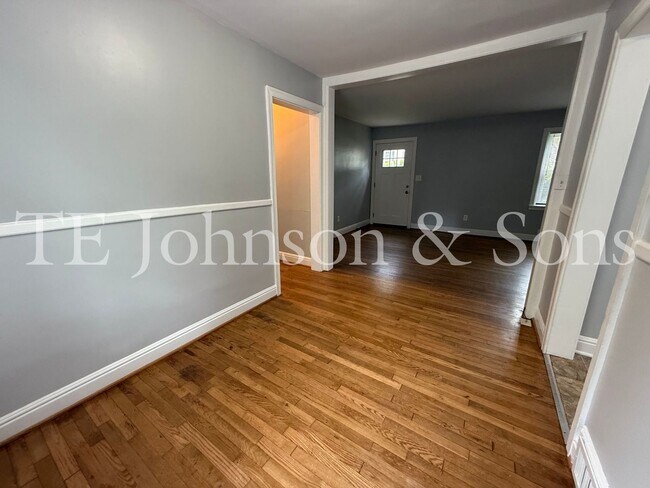 Building Photo - Charming Renovated 3BR Home