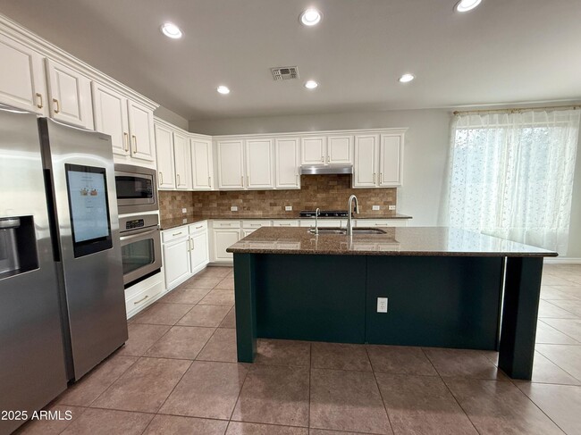 Building Photo - 2472 E Mead Dr