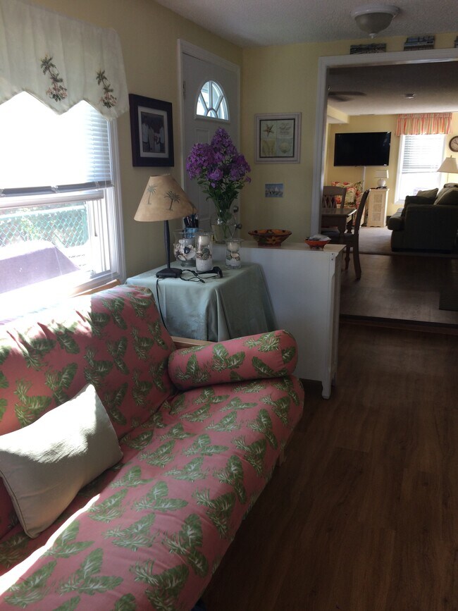 Building Photo - 121 West Ave