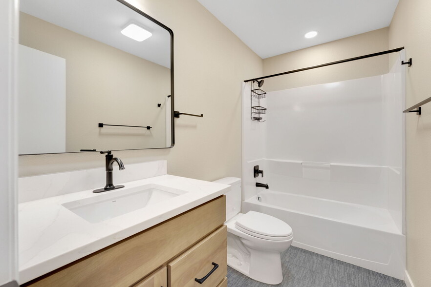 Building Photo - 3425 East 123rd Drive