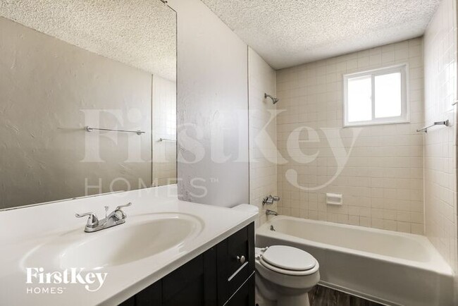 Building Photo - 1605 S Kiowa Dr