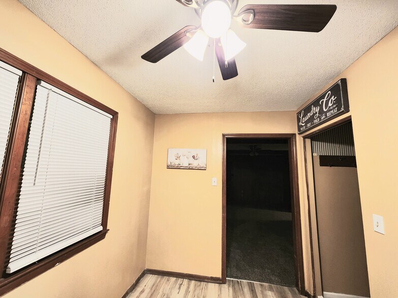 Laundry room - 7325 N Brooklyn Ave