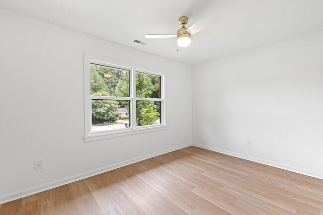 Building Photo - 420 Peyton St