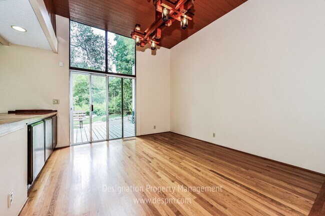 Building Photo - 3 BR 2 BA La Canada Flintridge 3 car garage