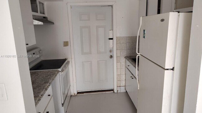 Building Photo - 1940 NE 2nd Terrace