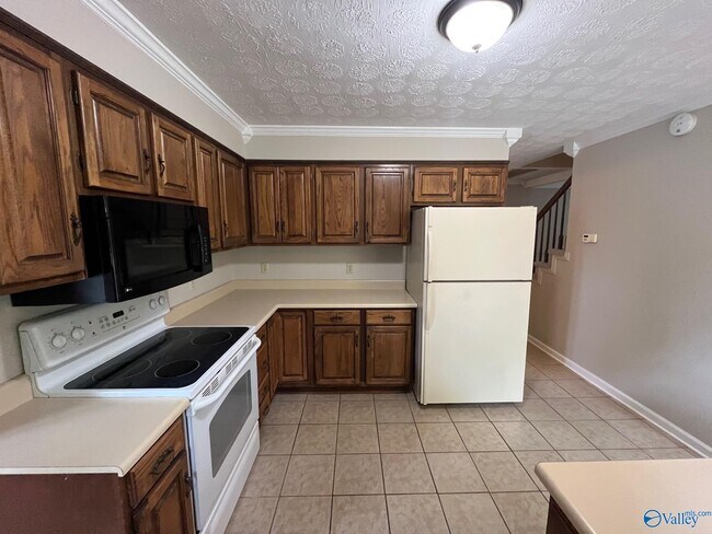 Building Photo - 2006 Lancaster Ave SW