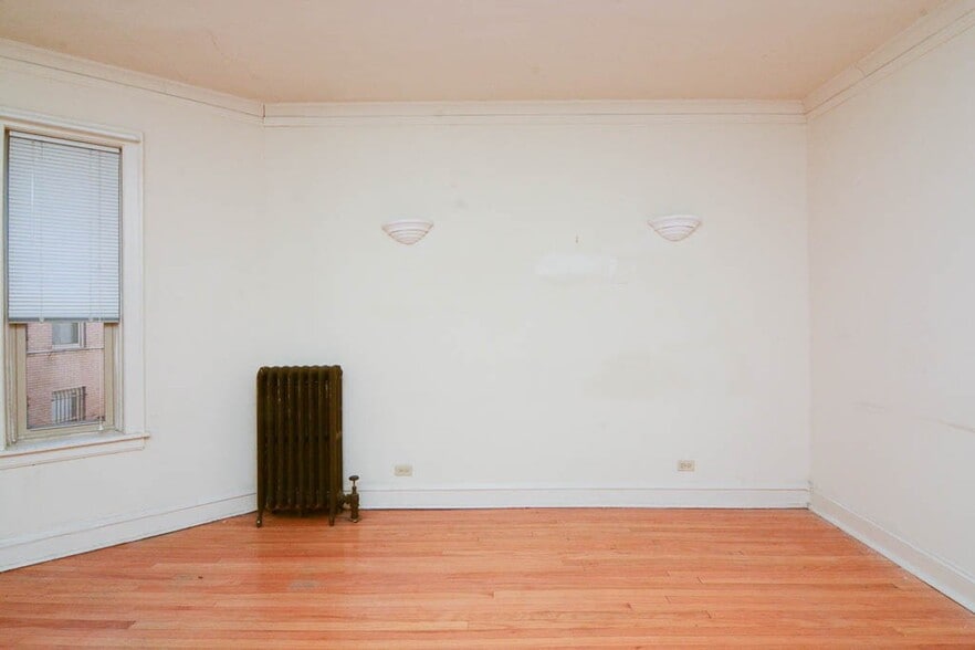 Building Photo - 4327 N Paulina St