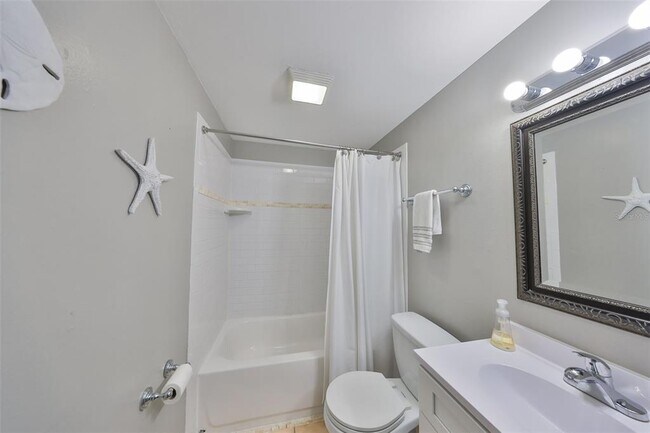 Building Photo - 6025 Florida Cir S