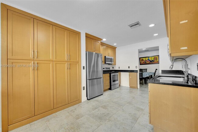 Building Photo - 5520 NW 49th Ave