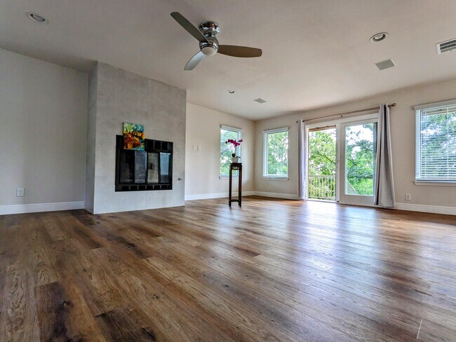 Building Photo - 6815 Bayridge Ter