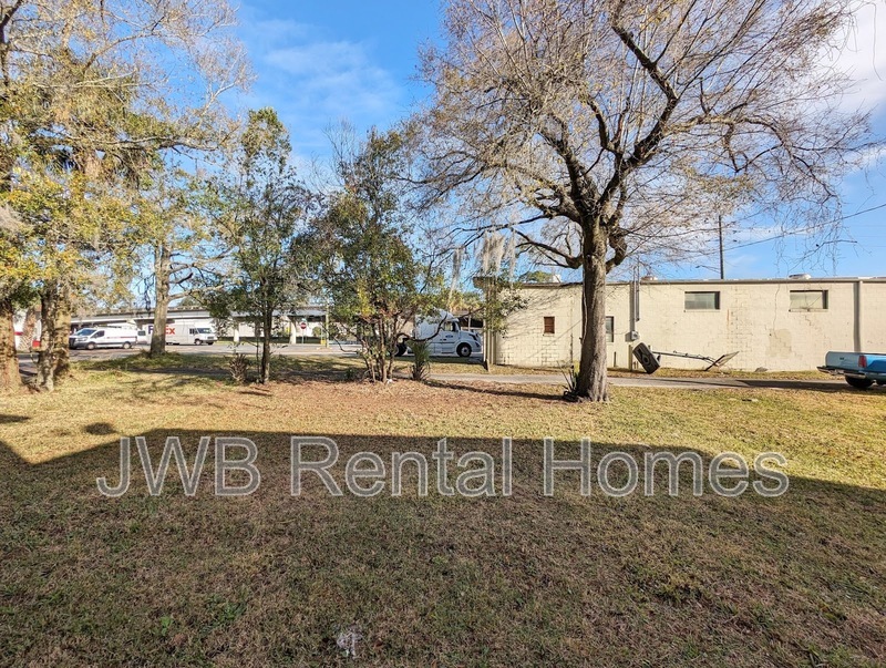 Building Photo - 3013 Belden St