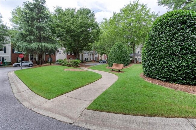 Building Photo - 216 Village Square Dr