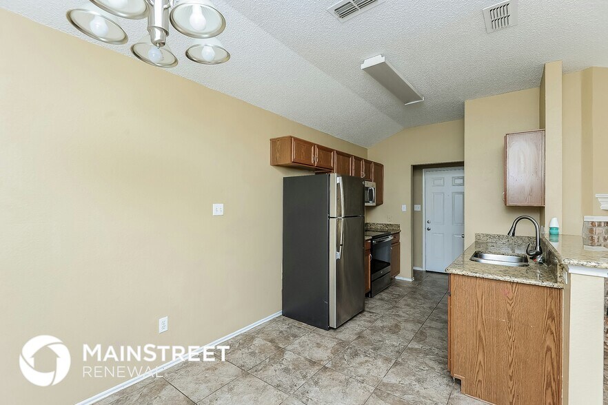 Building Photo - 7208 Avington Way