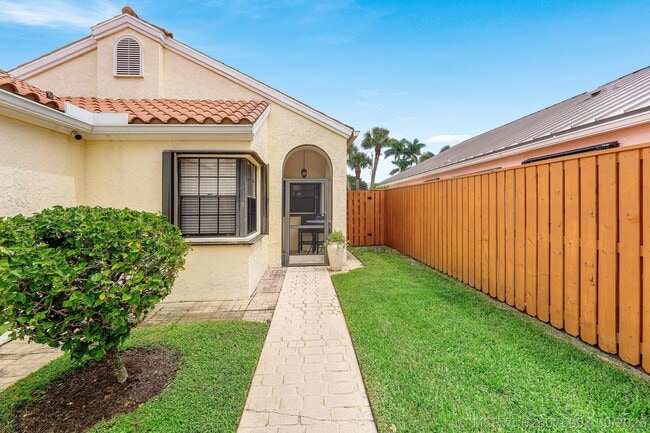 Building Photo - 2530 La Lique Cir