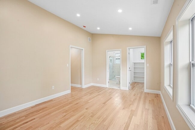 Building Photo - 559 Winthrop St