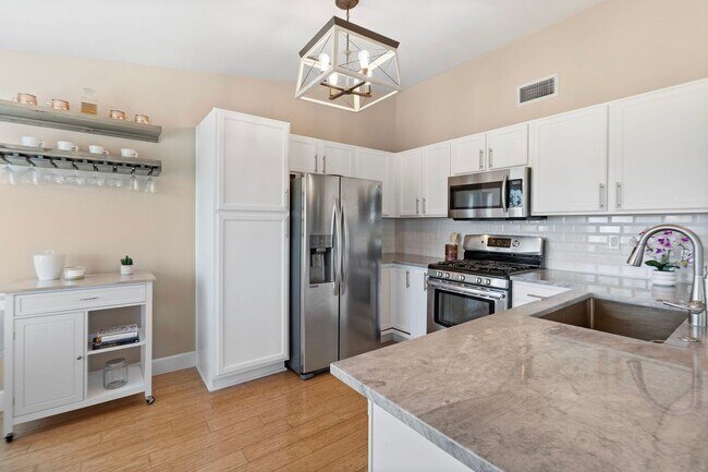 Building Photo - Best 2 Bed, 2 Bath Condo in Willow Ranch.