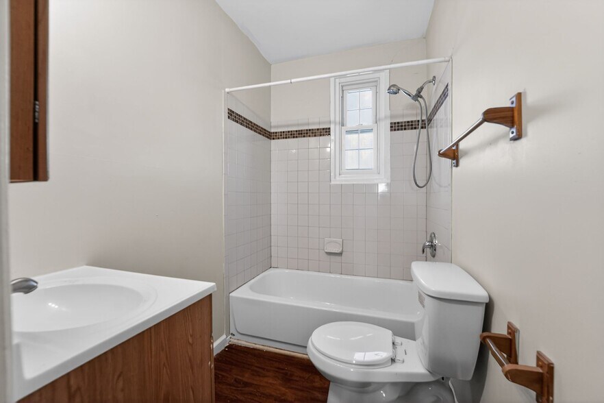 Building Photo - 3544 4th St