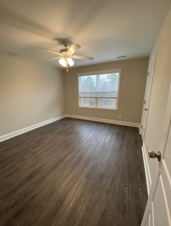 Building Photo - 1031 Glenkirk Dr