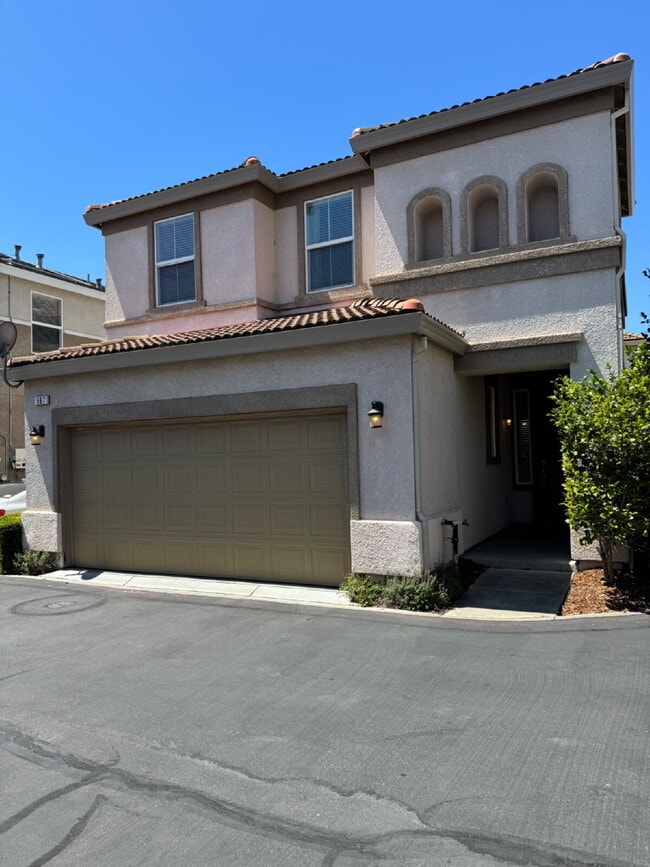 Primary Photo - Beautiful 3 Bed, 2.5 Bath Green Valley Sin...