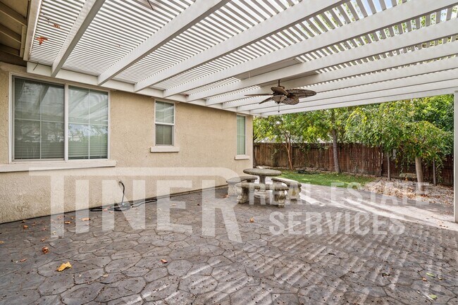 Building Photo - 1580 Charm Way