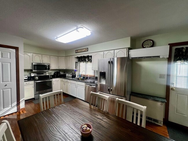 Building Photo - 155 Dorr Dr