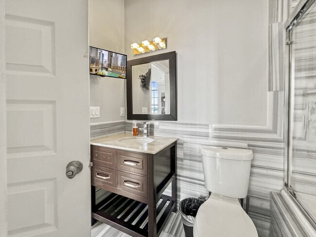 Building Photo - 1421 N 5th St