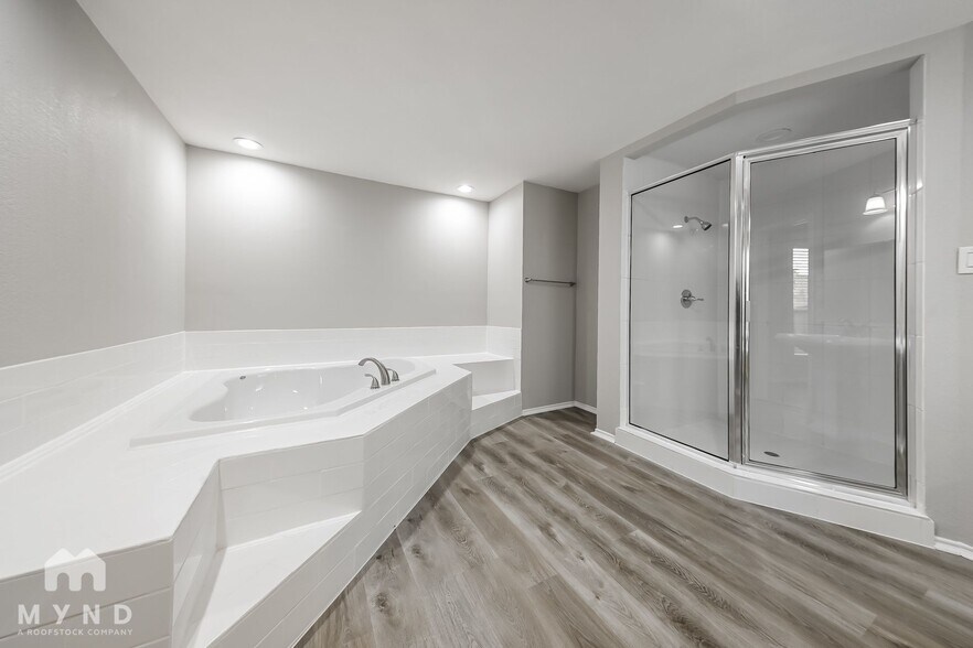 Building Photo - 701 Hillside Dr