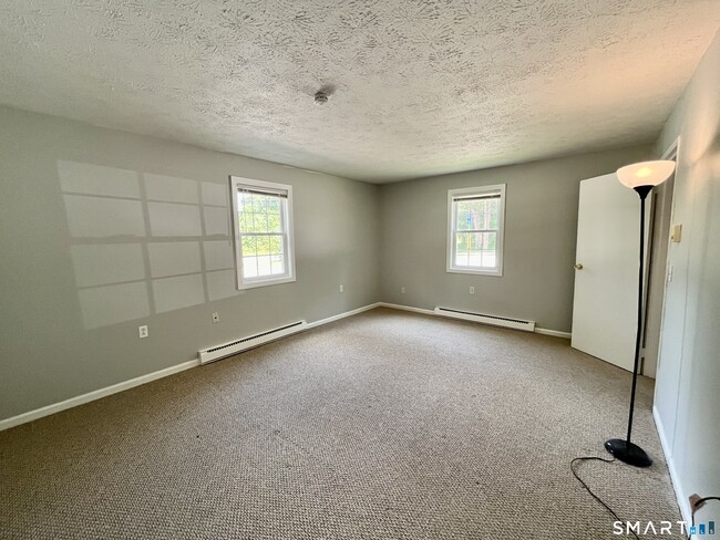 Building Photo - 105 Horse Pond Rd