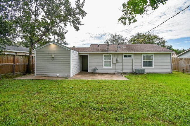 Building Photo - 1409 Zora St