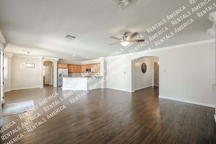 Building Photo - 3920 E Remington Dr