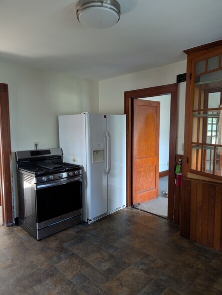 Building Photo - 121 Mansfield Ave