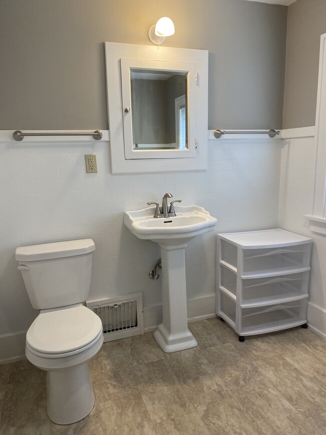 Upstairs Bath & Pedestal Sink - 1540 East Ave